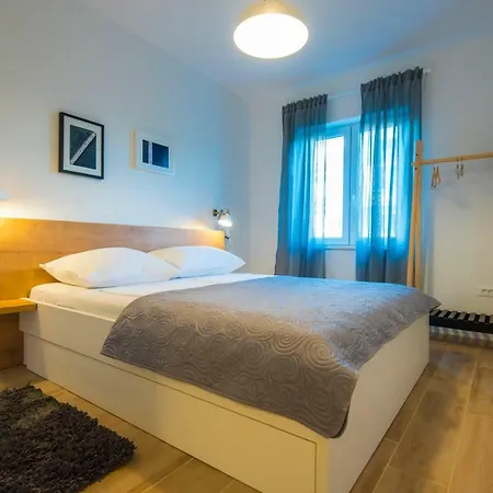 1 2 3 Apartament *