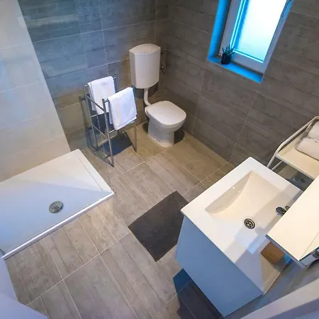 Apartament 1 2 3 *